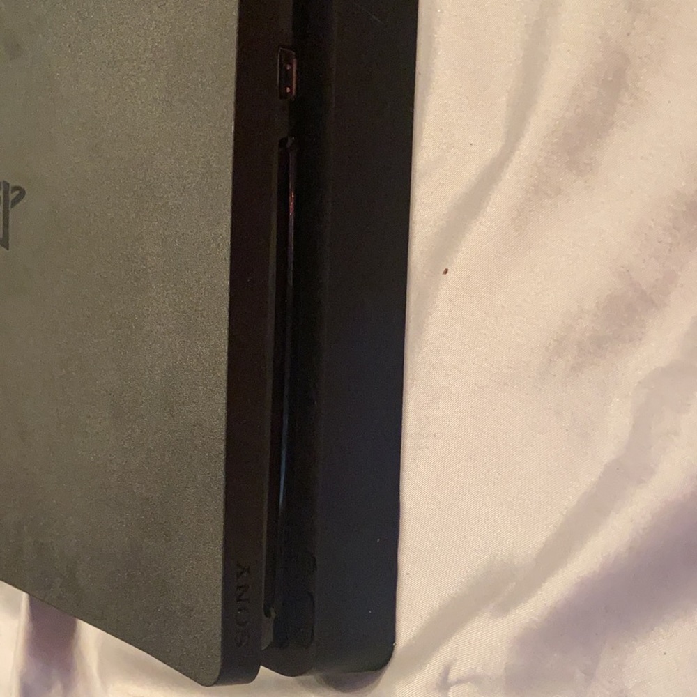 Not working ps4 needs work - Picture 3 of 4